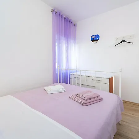 Holiday home 3 Bedroom Gorgeous In Benkovac