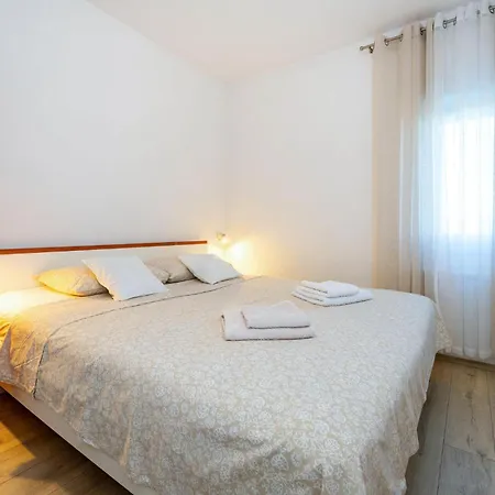3 Bedroom Gorgeous In Benkovac