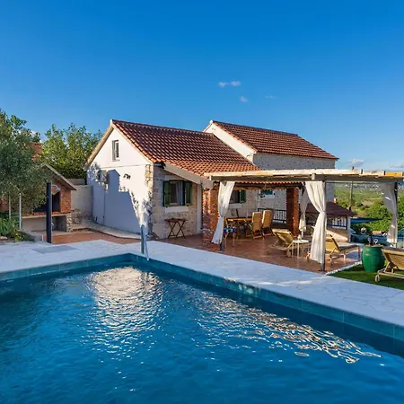 Holiday home 3 Bedroom Gorgeous In Benkovac