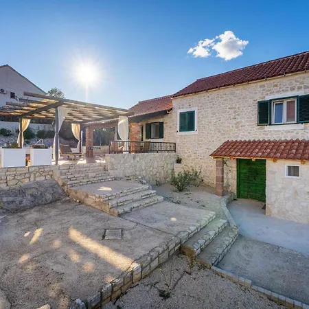 3 Bedroom Gorgeous In Holiday home