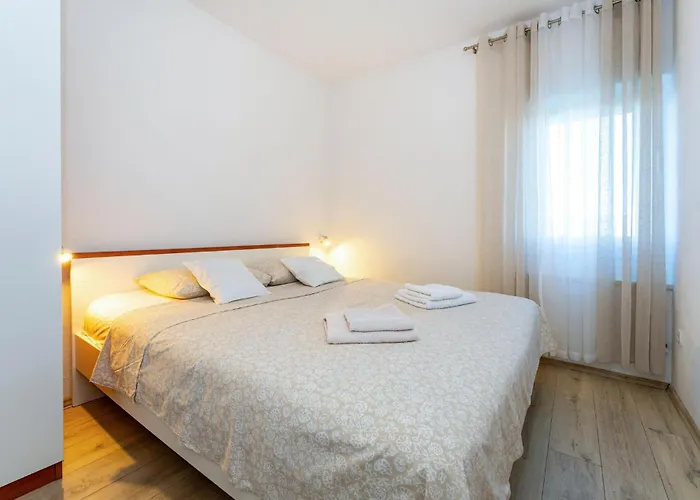 3 Bedroom Gorgeous In Benkovac