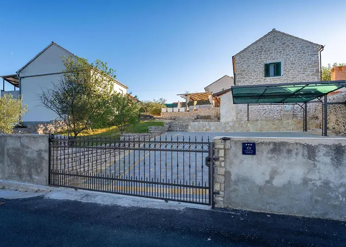 3 Bedroom Gorgeous In Dom wakacyjny *